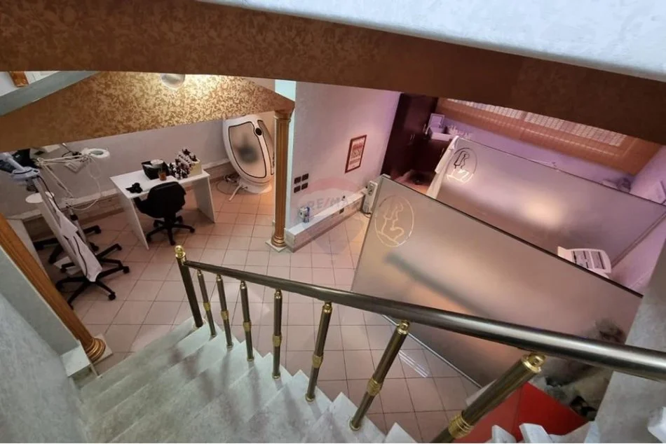 Tirane, jepet me qera dyqan Kati 0, 148 m² 1.200 € (Rr. e Durresit)