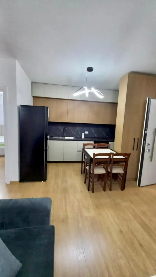 Tirane, jepet me qera apartament 2+1+Ballkon Kati 2, 95 m² 1.100 € (Liqeni i Thate)