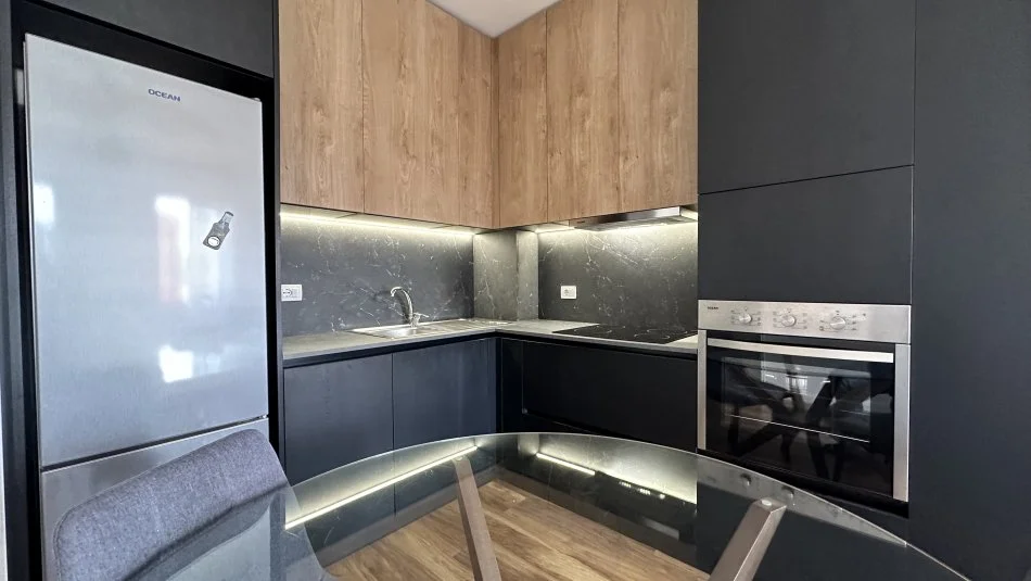 Tirane, jepet me qera apartament 1+1 Kati 5, 65 m² 500 € (Astir, Kompleksi Sima Com)