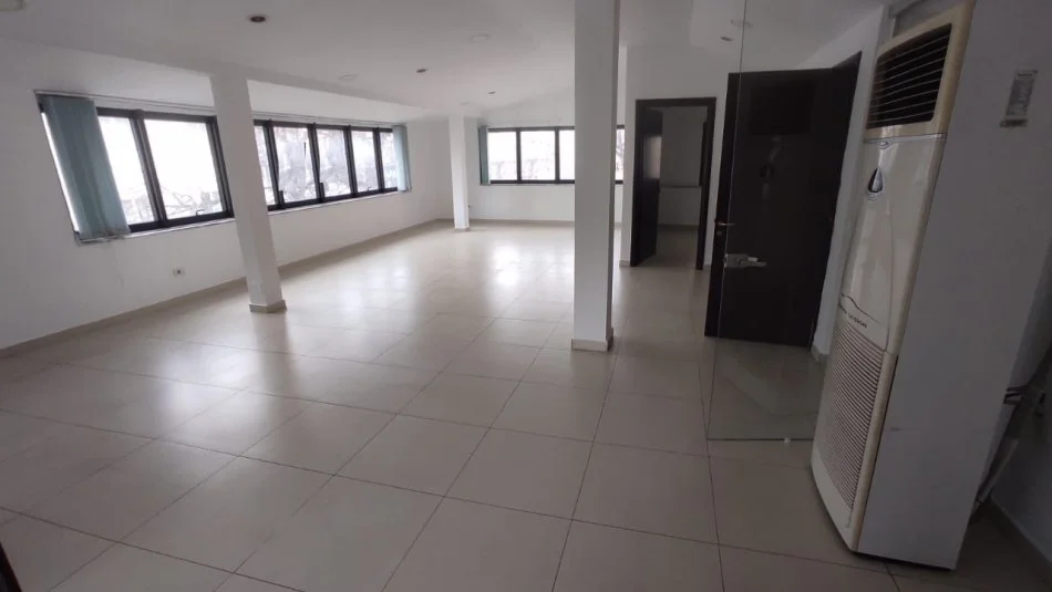 Tirane, jepet me qera zyre Kati 3, 115 m² 1.000 € (Brryli, Rruga Bardhyl)