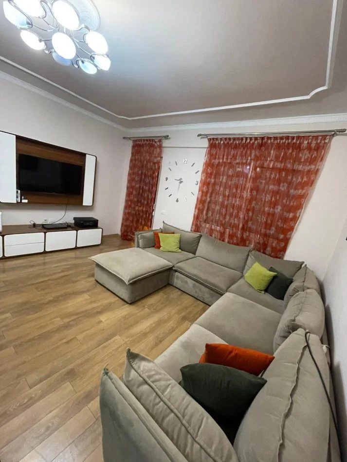Tirane, jepet me qera apartament 2+1 Kati 2, 89 m² 750 € (Kompleksi FZ)