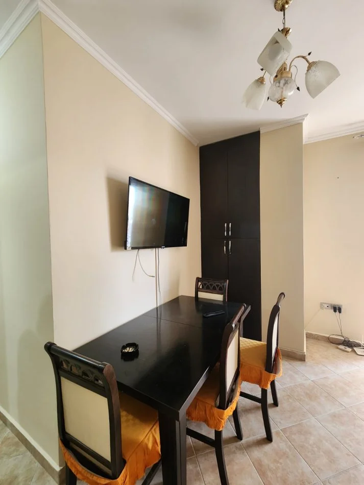 Tirane, jepet me qera apartament 1+1+Ballkon Kati 4, 60 m² 400 € (Astir)