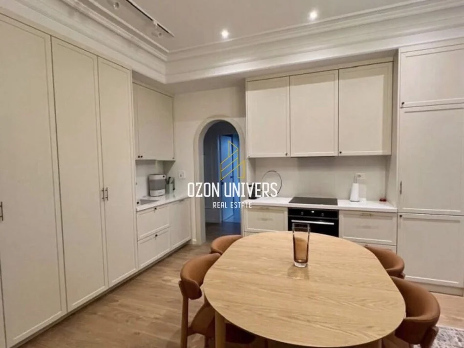 Tirane, shitet apartament 2+1+Ballkon Kati 14, 124 m² 370.000 € (Tirana Garden Building, Rruga e Kavajës)