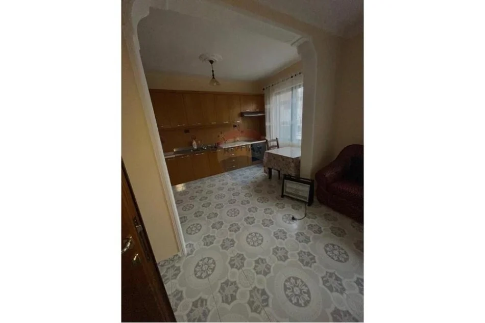 Tirane, jepet me qera apartament 2+1 Kati 2, 140 m² 350 € (Ali Demi)