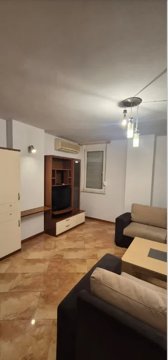 Tirane, jepet me qera apartament 3+1 Kati 3, 135 m² 1.100 € (Myslym Shyri)