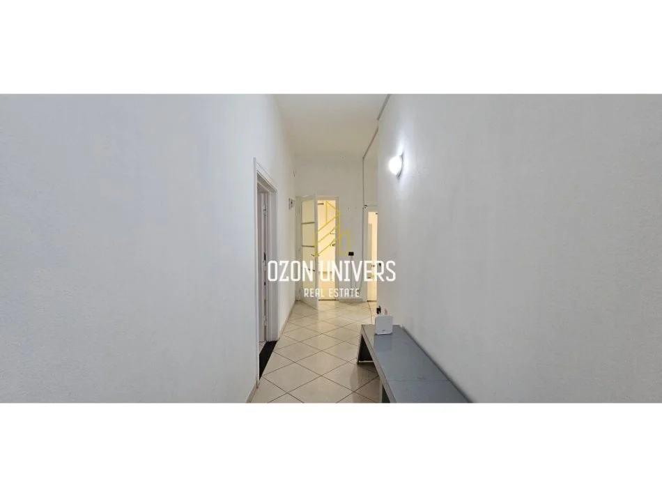 Tirane, jepet me qera ambjent biznesi Kati 0, 209 m² 2.300 €