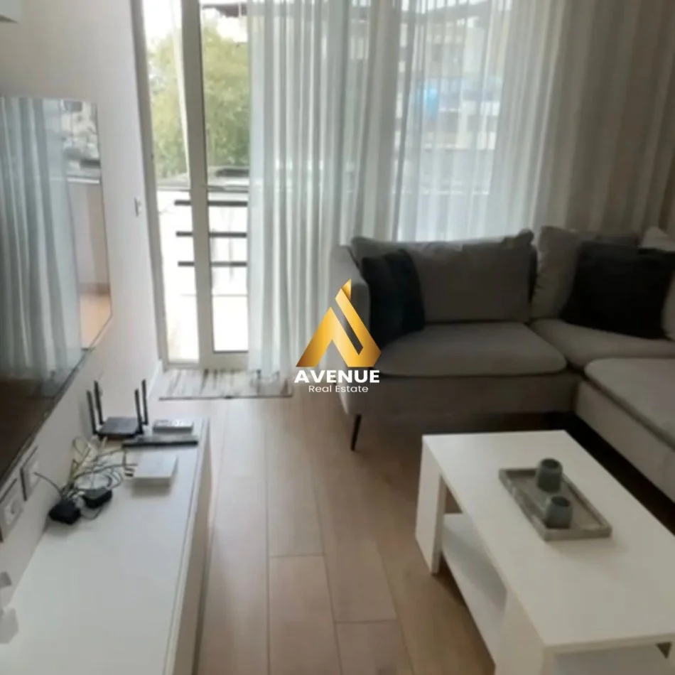 Tirane, jepet me qera apartament 1+1+Ballkon Kati 5, 75 m² 700 € (pjeter budi)