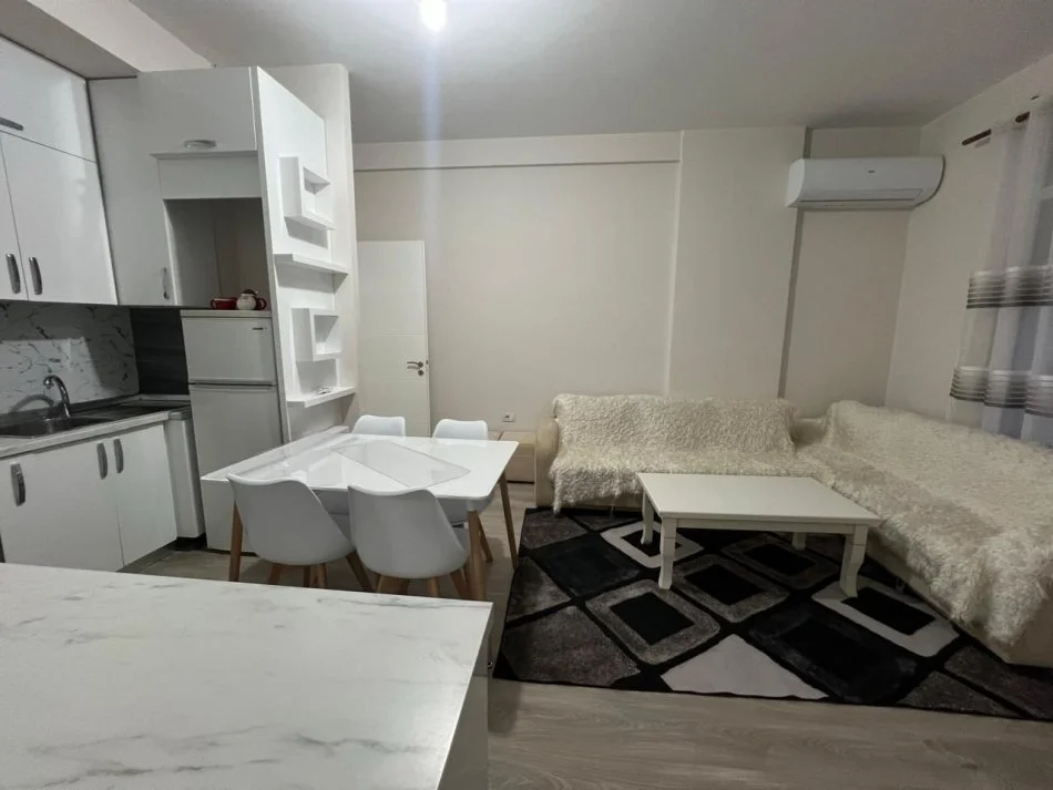 Tirane, jepet me qera apartament 3+1 Kati 9, 115 m² 600 € (Fusha e Aviacionit)