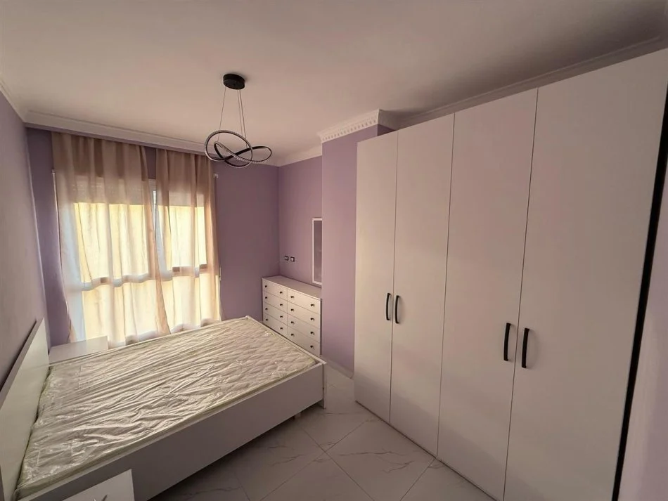 Tirane, jap me qera apartament 1+1+Ballkon Kati 2, 70 m² 450 € (5 Maji)