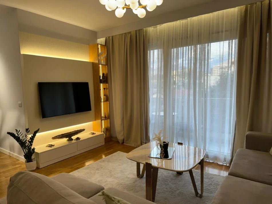 Tirane, jap me qera apartament 1+1+Ballkon Kati 1, 75 m² 1.000 € (Rruga e Barrikadave)