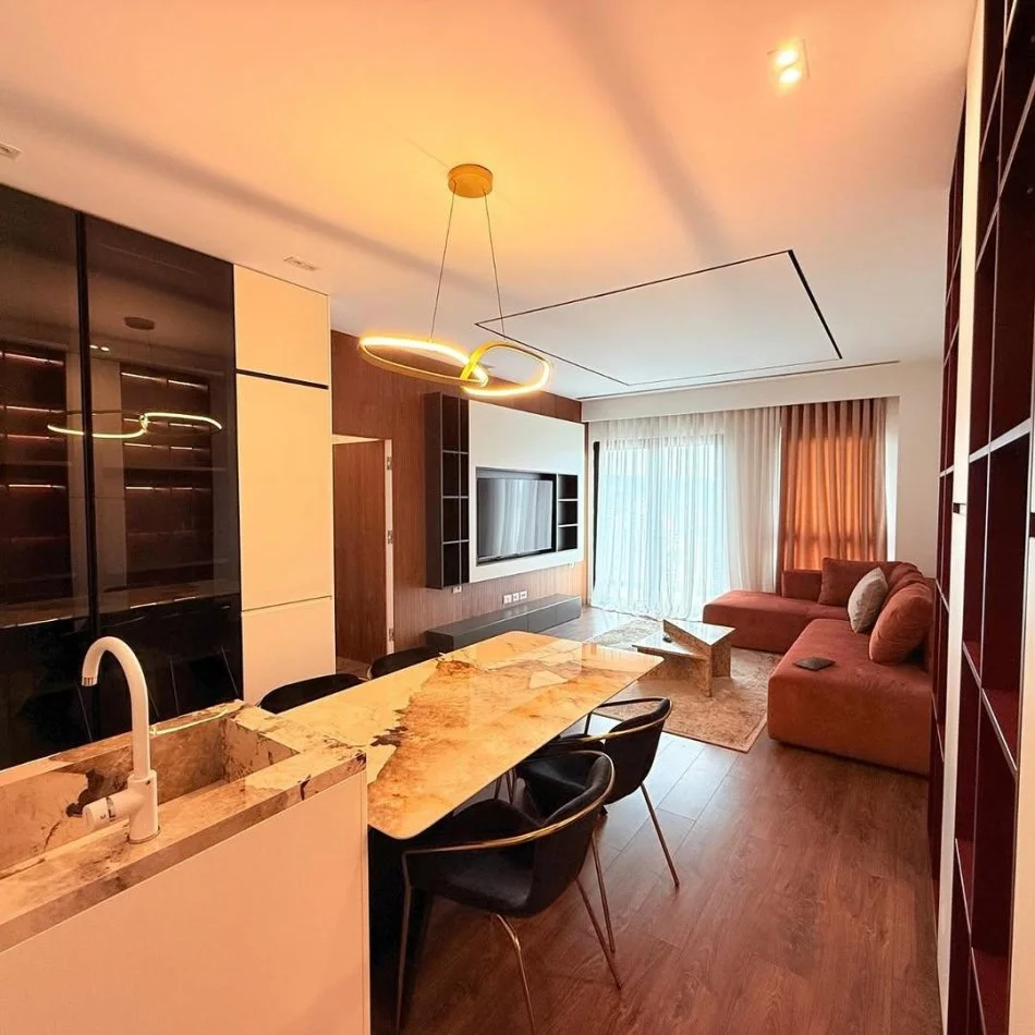 Tirane, jepet me qera apartament 3+1 Kati 8, 140 m² 2.500 € (21 Dhjetori)