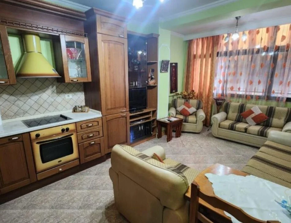 Tirane, jap me qera apartament 1+1 Kati 3, 45 m² (pas Kompleksit Square 21)