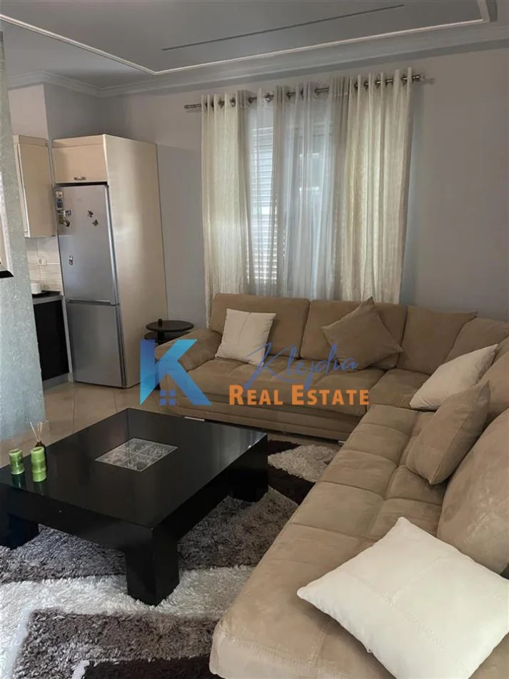 Tirane, jap me qera apartament 2+1+Ballkon , 700 € (Kodra e Diellit)
