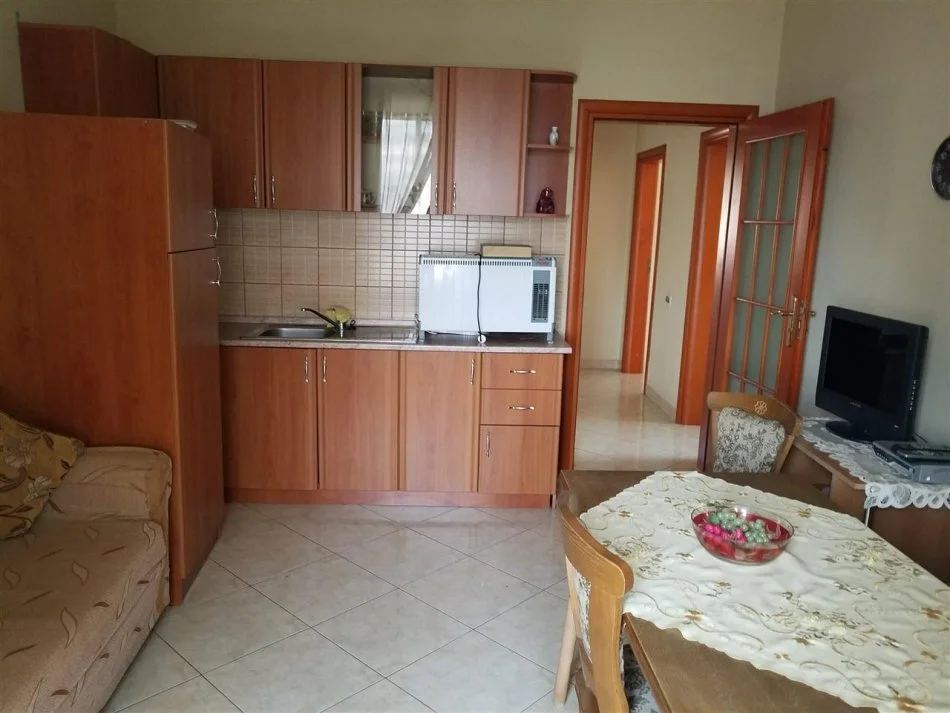 Tirane, jap me qera apartament 2+1+Ballkon Kati 4, 87 m² 400 € (Pazari i Ri)