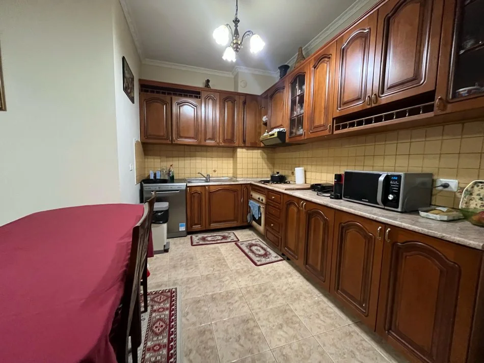 Tirane, shitet apartament 3+1 Kati 2, 130 m² 310.500 € (Stadiumi Dinamo)