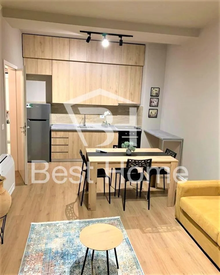 Tirane, jepet me qera apartament 2+1+Ballkon Kati 5, 100 m² 700 € (21 Dhjetori, Kompleksi Kontakt)