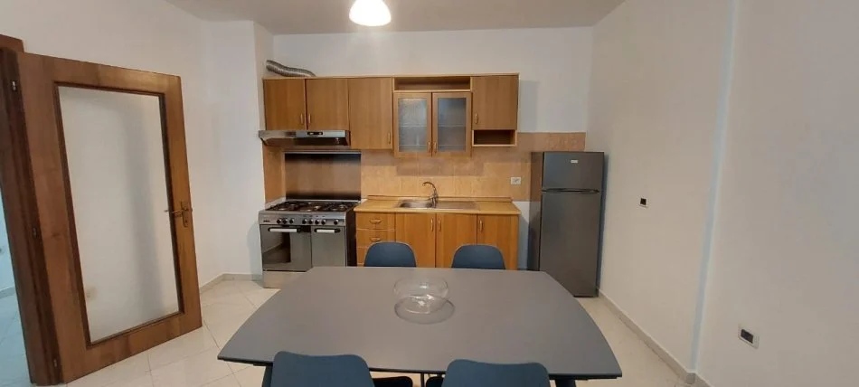 Tirane, jepet me qera apartament 1+1 Kati 5, 70 m² 500 € (Rruga e Elbasanit)