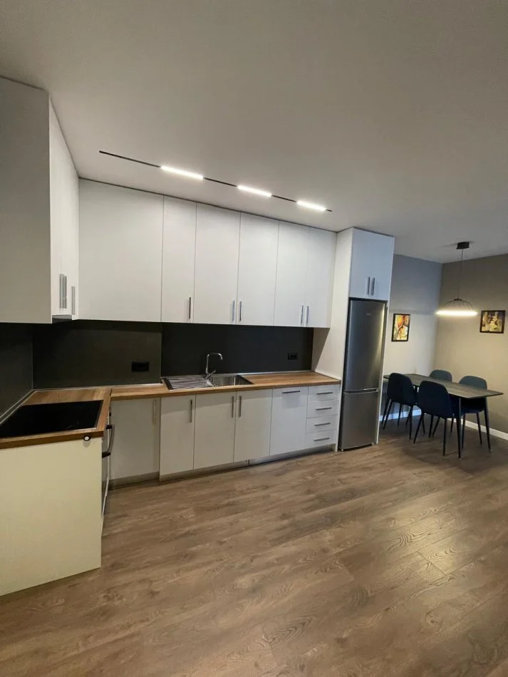 Tirane, jepet me qera apartament 1+1 Kati 8, 70 m² 600 € (Ish Parku)