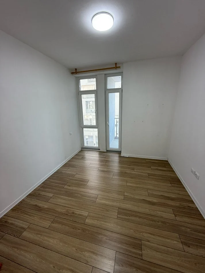 Tirane, jepet me qera zyre Kati 4, 125 m² 1.500 € (Komuna e Parisit)