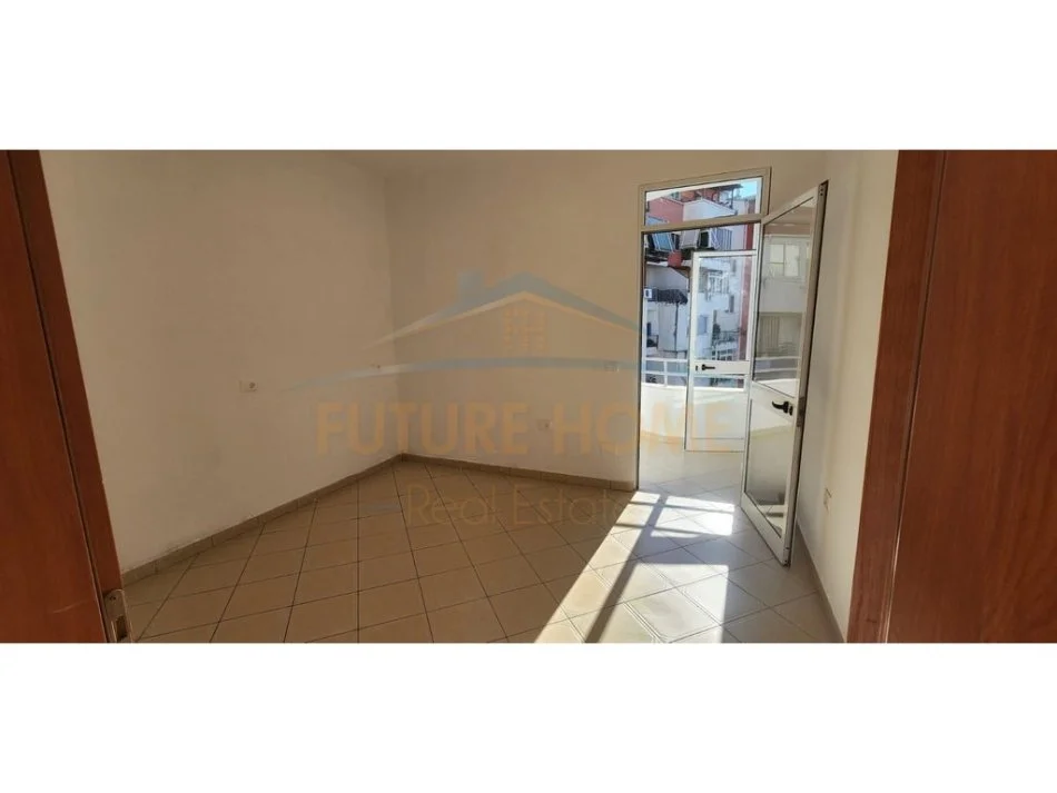 Tirane, shitet apartament 1+1 , 60 m² 78.000 € 
