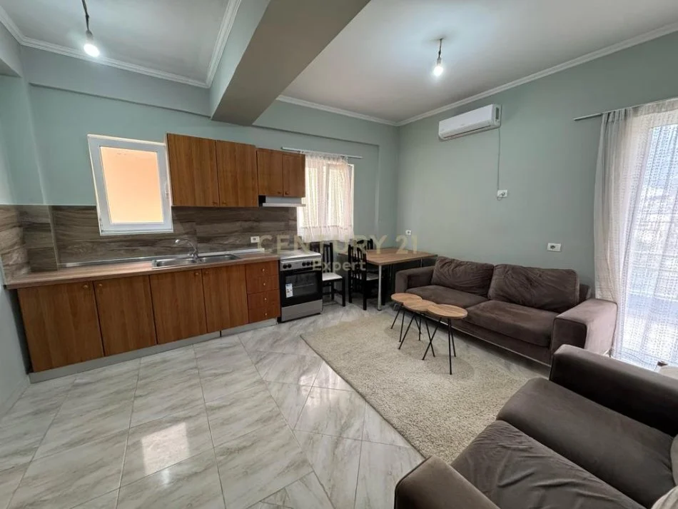 Tirane, jepet me qera apartament 2+1+Ballkon Kati 2, 95 m² 370 € (KODRA E PRIFTIT)
