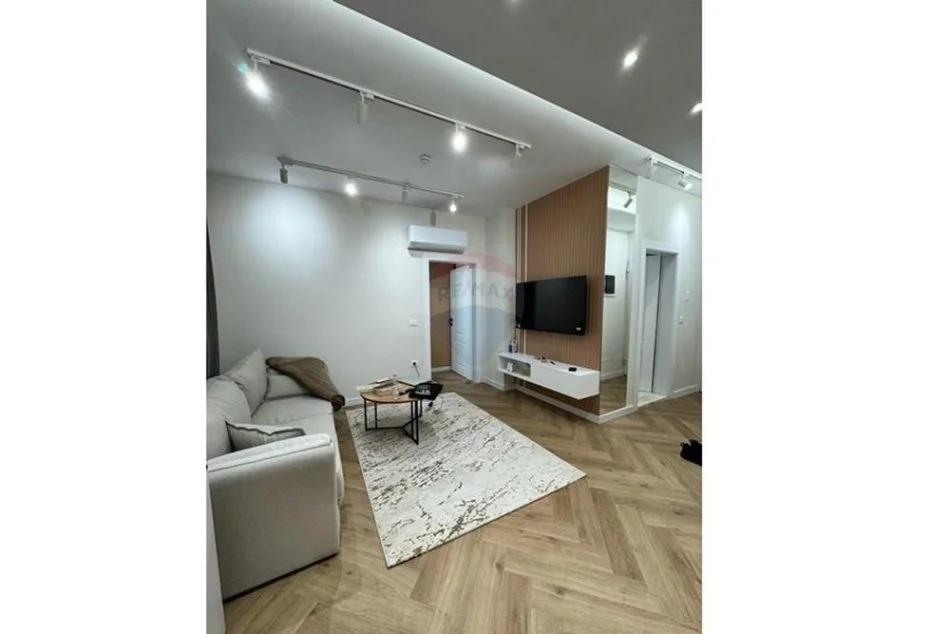 Tirane, jepet me qera apartament 1+1 Kati 1, 65 m² 450 € (5 Maj)