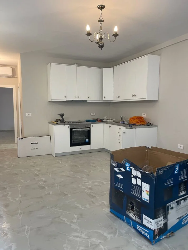 Tirane, jap me qera apartament 1+1 Kati 1, 50 m² 450 € (Selite, prane Marin Barlet)