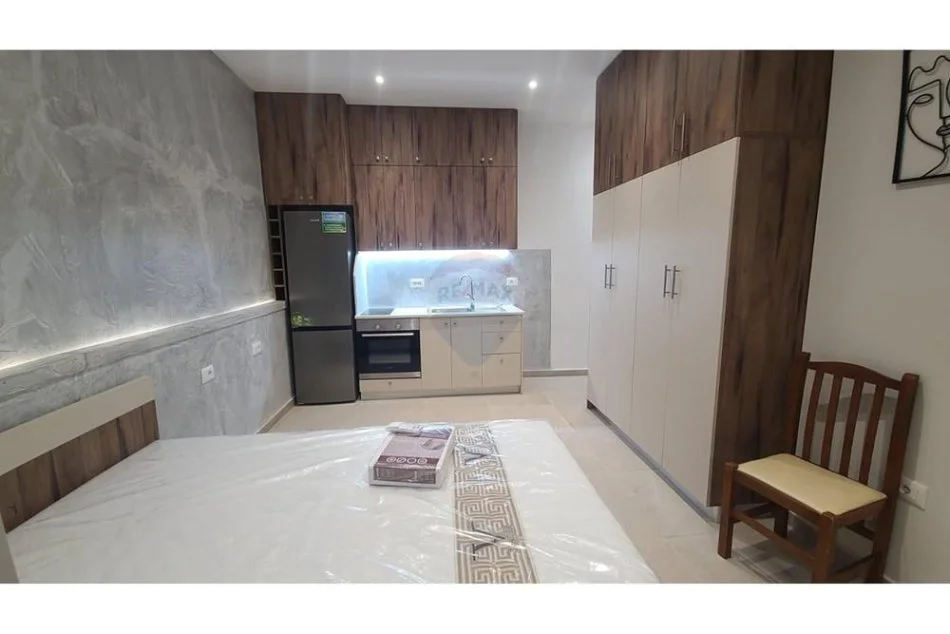 Tirane, jepet me qera garsonier 1+1 Kati 2, 25 m² 300 € (Yzberisht)