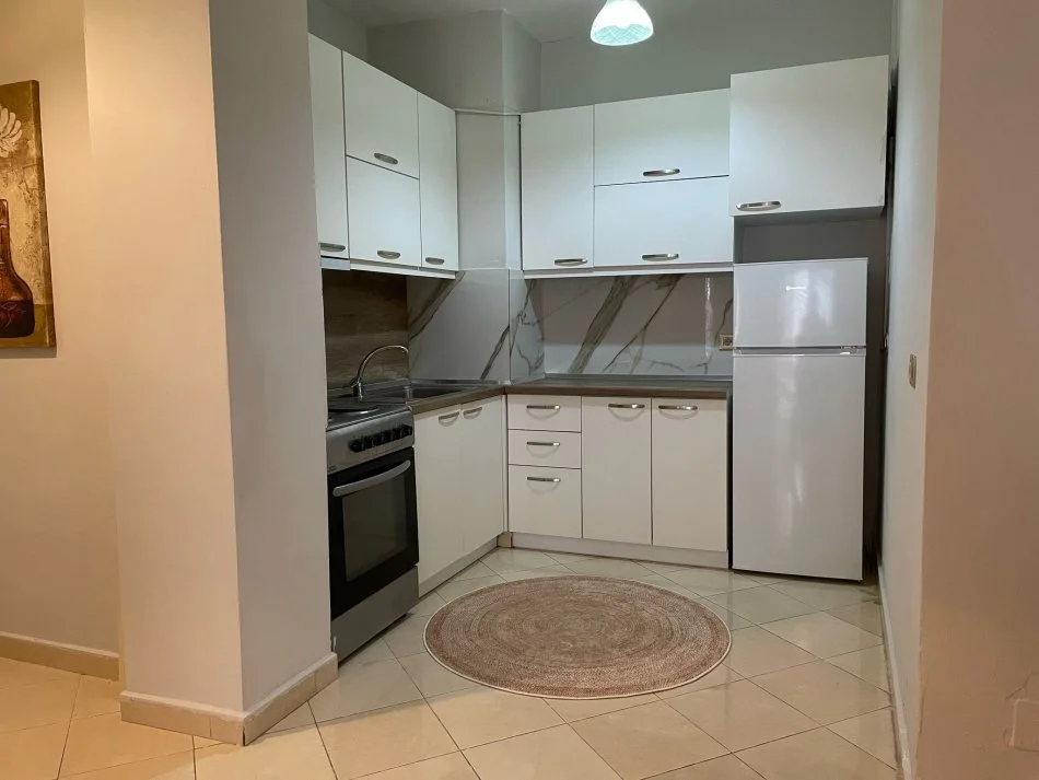 Tirane, jepet me qera 2+1 Kati 4, 76 m² 450 € (Astir)