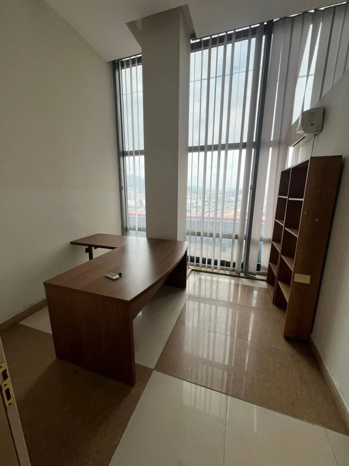 Tirane, jepet me qera ambjent biznesi Kati 6, 200 m² 400 € (Autostrada Tirane Durres)