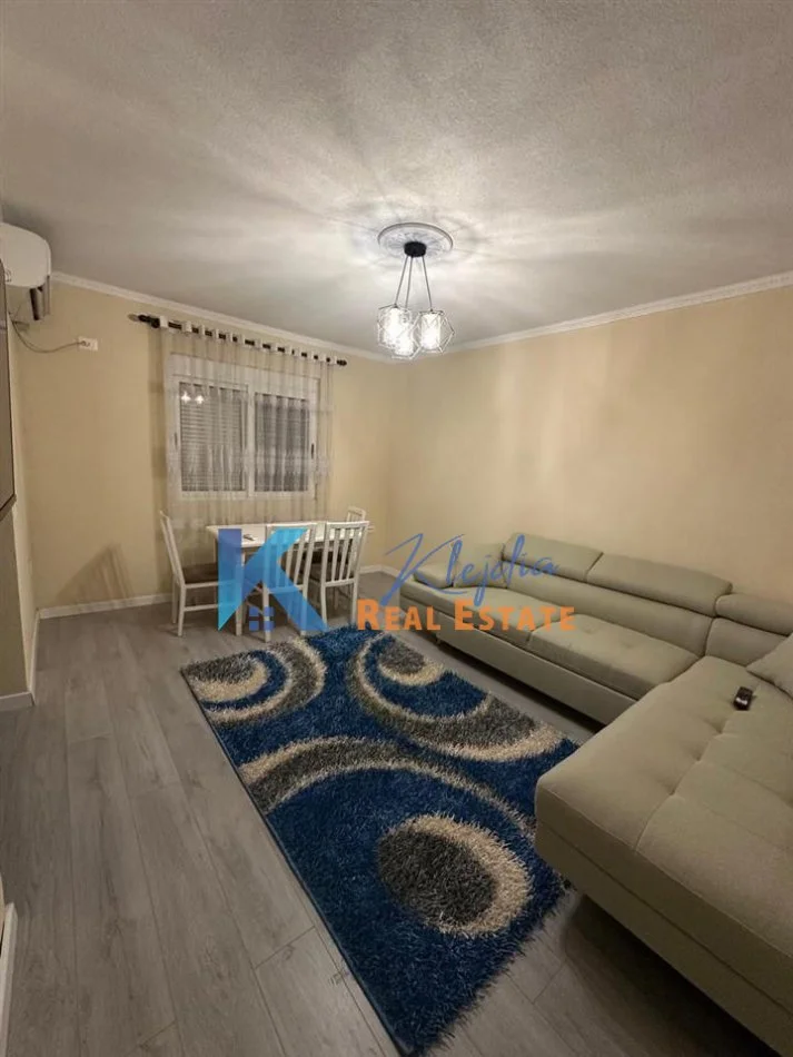 Tirane, jap me qera apartament 1+1+Ballkon Kati 4, 65 m² 450 € (Mbi Maternitetin e Ri)