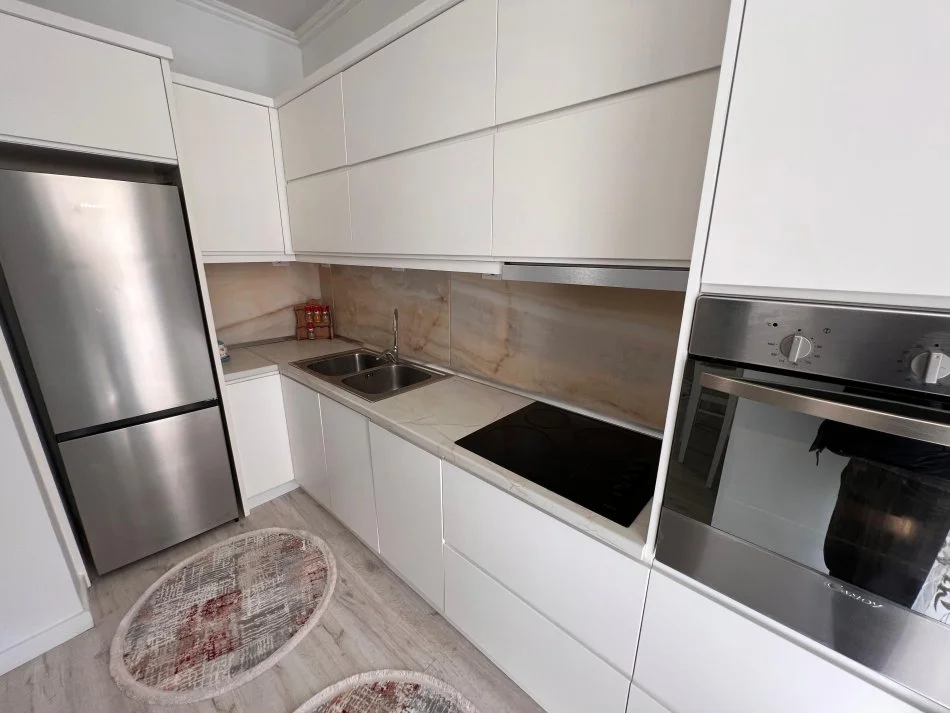 Tirane, jepet me qera apartament 1+1 Kati 6, 77 m² 500 € (Ali Demi)