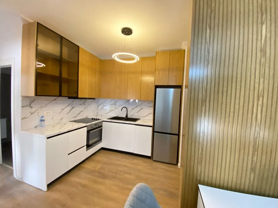 Tirane, jepet me qera apartament 2+1 Kati 8, 75 m² 750 € (Don Bosko)