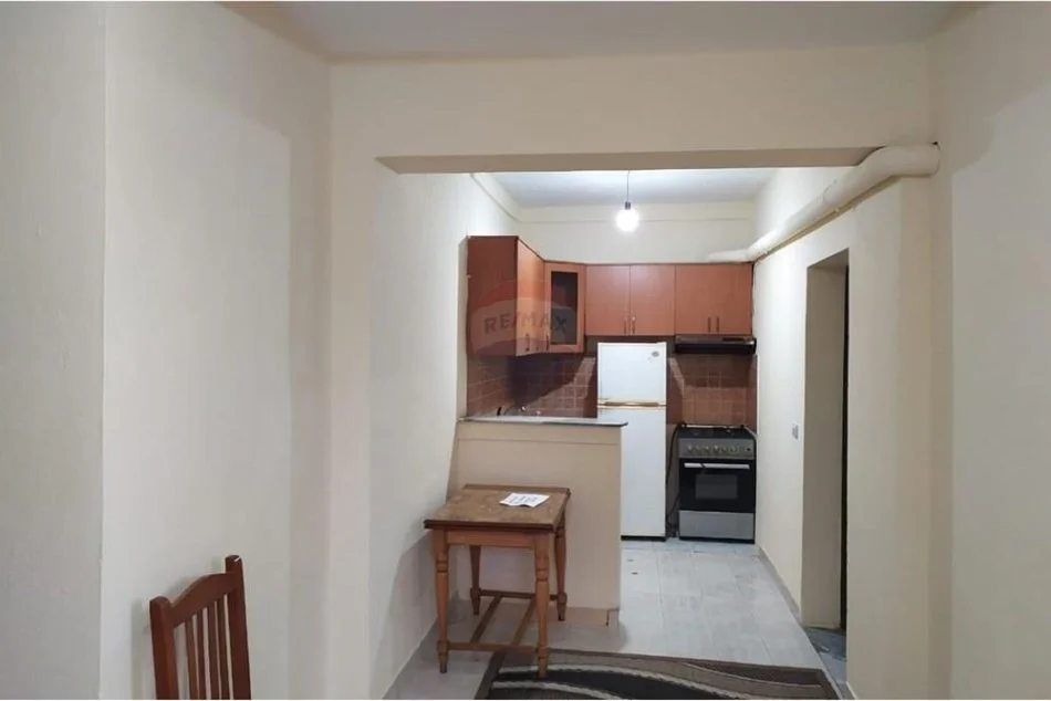 Tirane, jepet me qera apartament 2+1 Kati 1, 150 m² 300 € (Irfan Tomini)