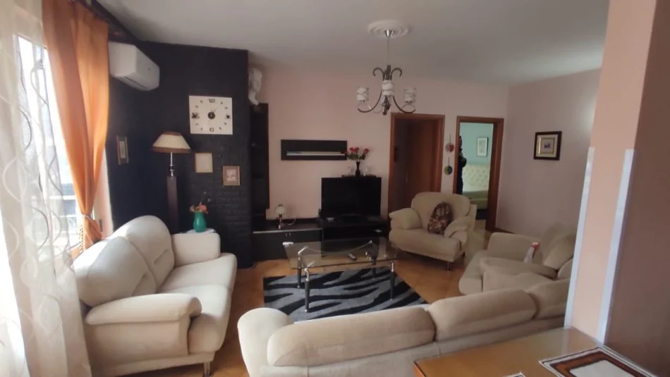 Tirane, jepet me qera apartament 2+1+Ballkon Kati 2, 100 m² 600 € (Kodra e Diellit, prane Eleonores)