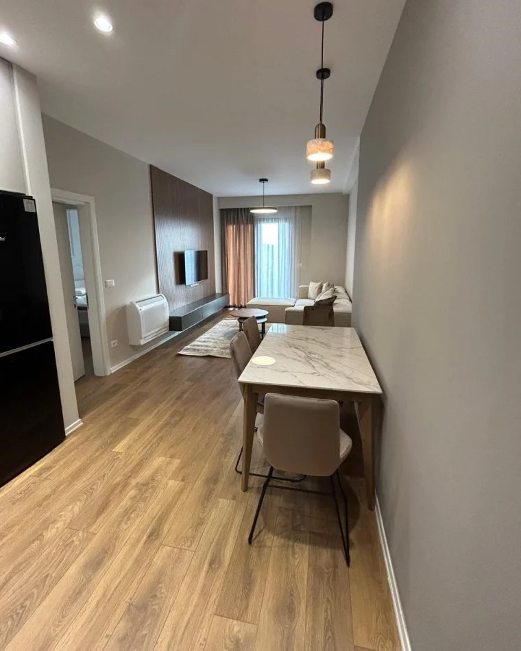 Tirane, jepet me qera apartament 1+1 Kati 20, 80 m² 1.000 € (Rruga e Kavajes)