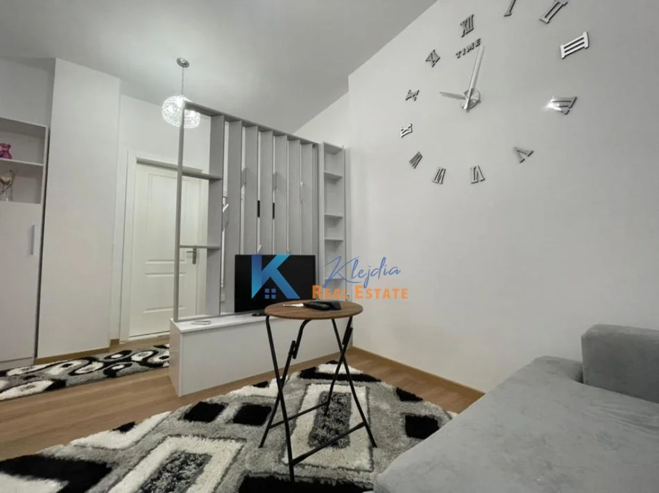 Tirane, jap me qera apartament 1+1 Kati 4, 55 m² (mbi Brrylin, afer pasticeri Tito, rruga Endri Keko)