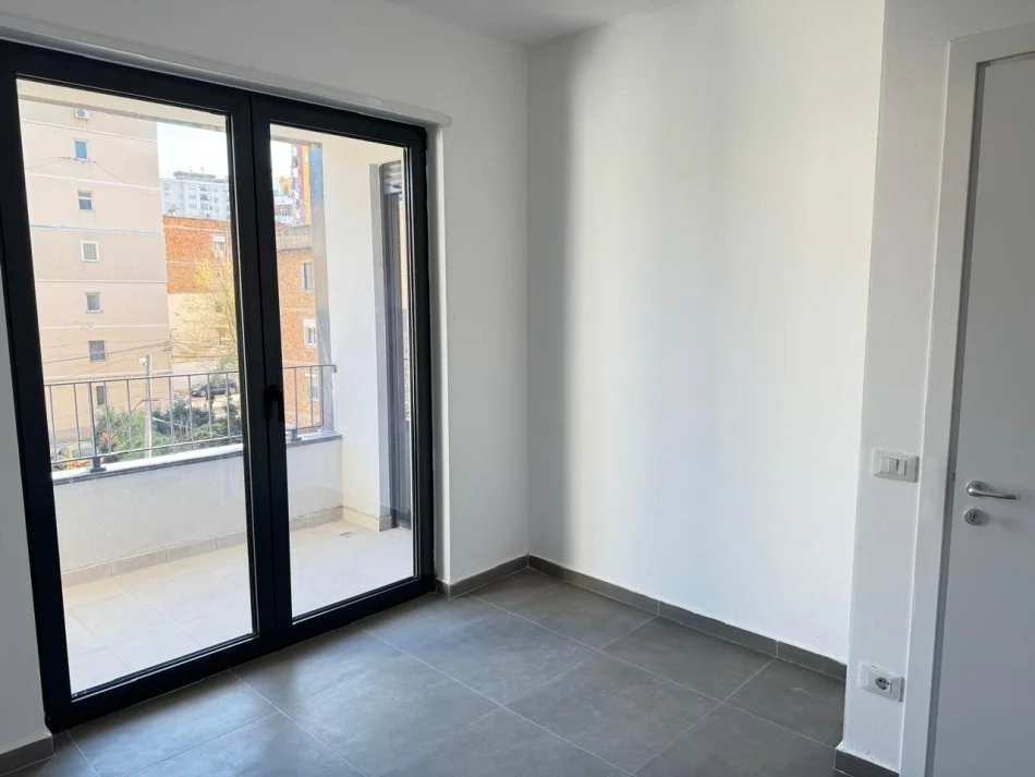 Tirane, jepet me qera apartament 1+1 Kati 2, 50 m² 450 € (Rruga Karl Gega)