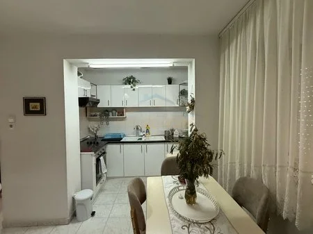 Tirane, jepet me qera apartament 3+1+Ballkon Kati 2, 91 m² 550 € (Qera, Apartament 3+1, Xhamllik, Tiranë. AREA50915)