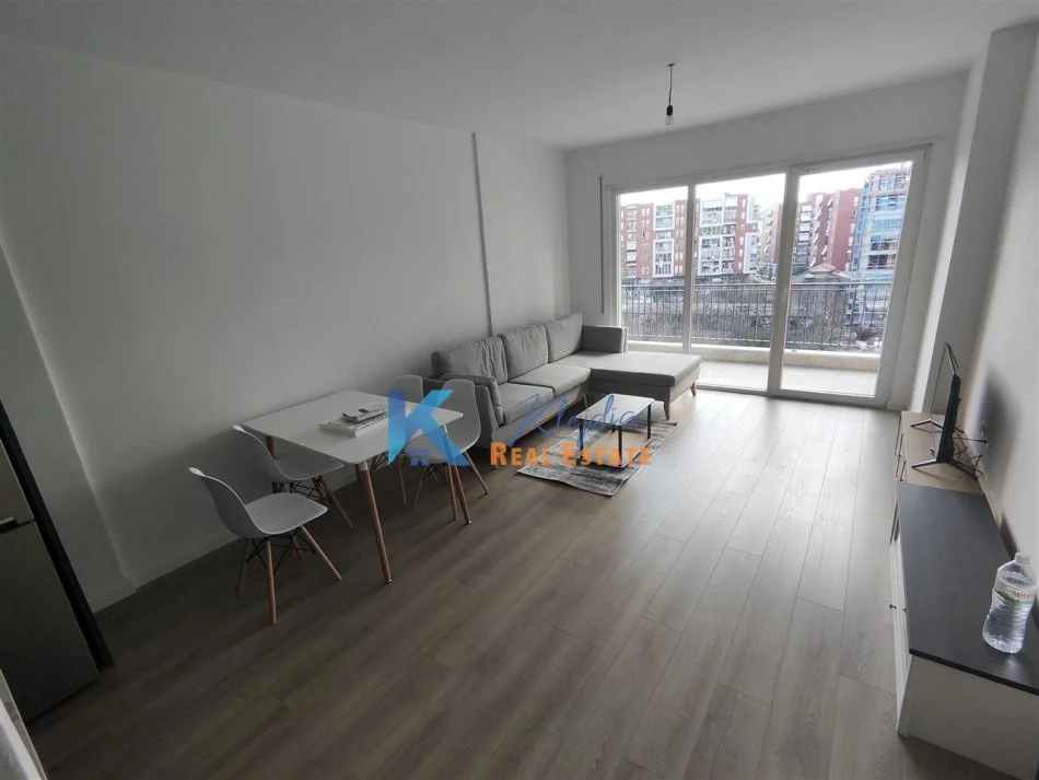 Tirane, jap me qera apartament 2+1+Ballkon Kati 3, 105 m² (Don Bosko, Rezidenca Drini A)