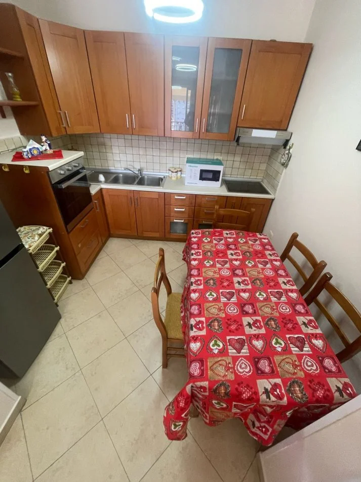 Tirane, jepet me qera apartament 3+1 Kati 7, 125 m² 850 € (21 Dhjetori)