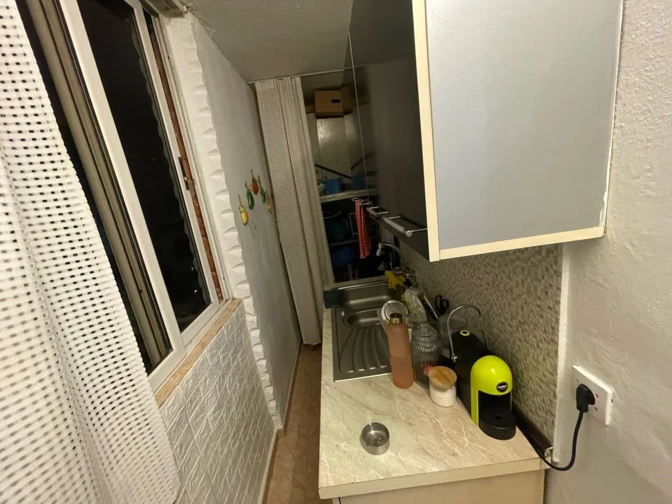 Shqiperi, jap me qera apartament 1+1+Ballkon Kati 5, 65 m² (Pazari i Ri)