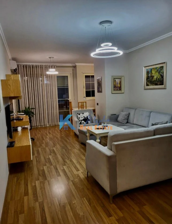 Tirane, jap me qera apartament 2+1+Ballkon Kati 5, 100 m² 700 € (Don Bosko)
