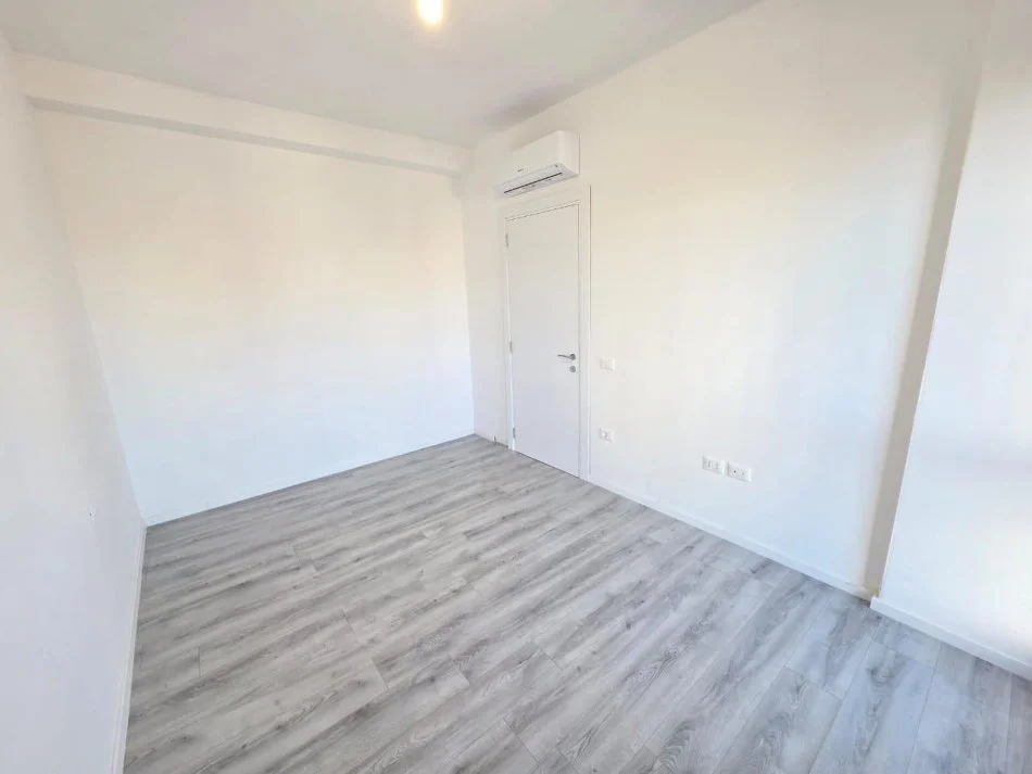 Tirane, jepet me qera ambjent biznesi Kati 1, 58 m² 500 € (Myslym Shyri)