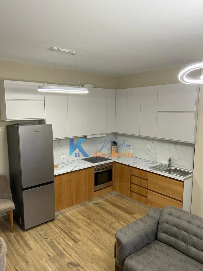 Tirane, jap me qera apartament 1+1+Ballkon , 70 m² 500 € (Kinostudio)