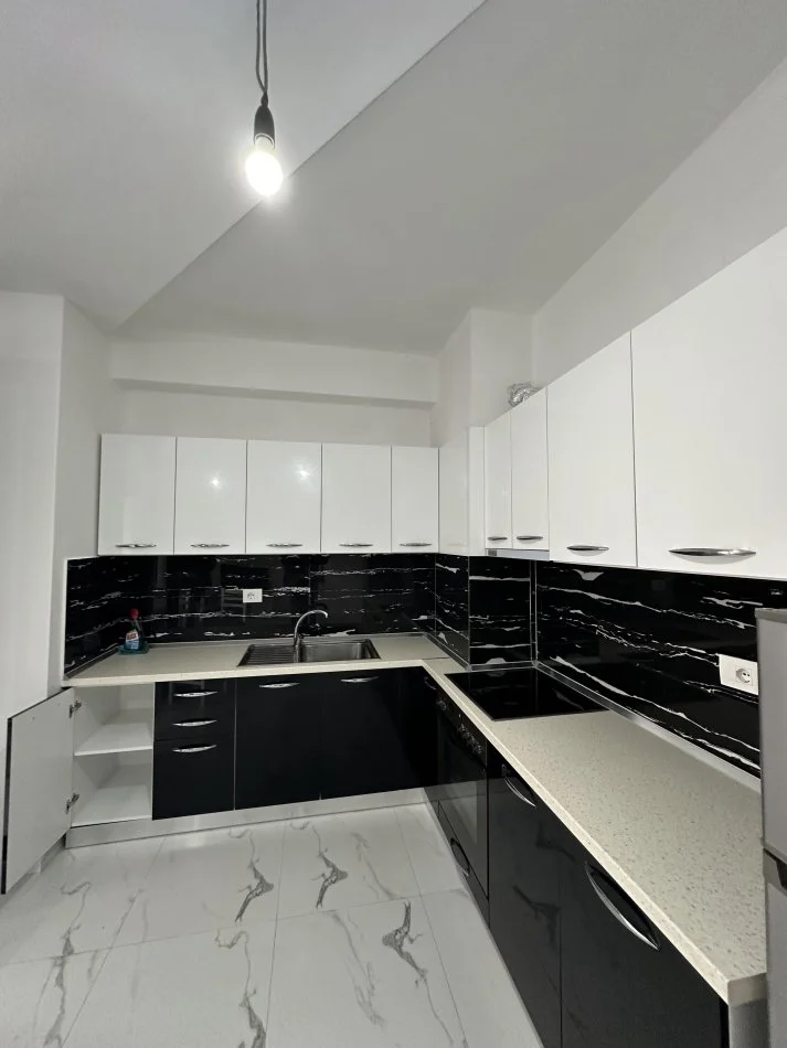 Tirane, jepet me qera apartament 2+1 Kati 3, 107 m² 500 € (Astir)