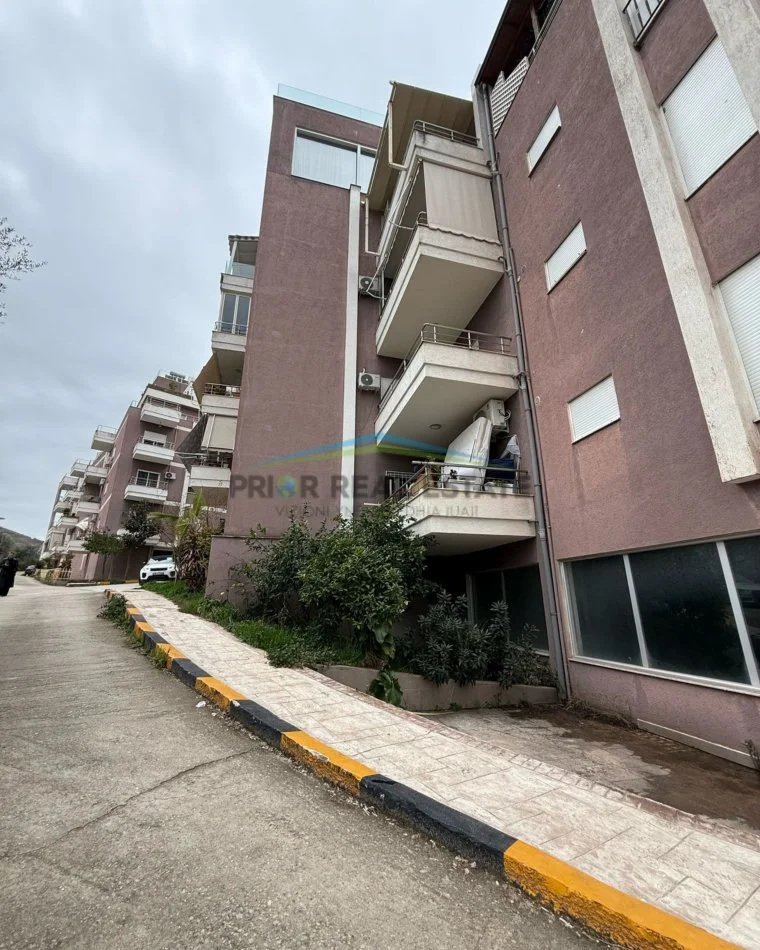 Tirane, shitet apartament 2+1+2 , Kati 3, 102.2 m² 210.000 € (Rr Peti, Liqeni i Thate)