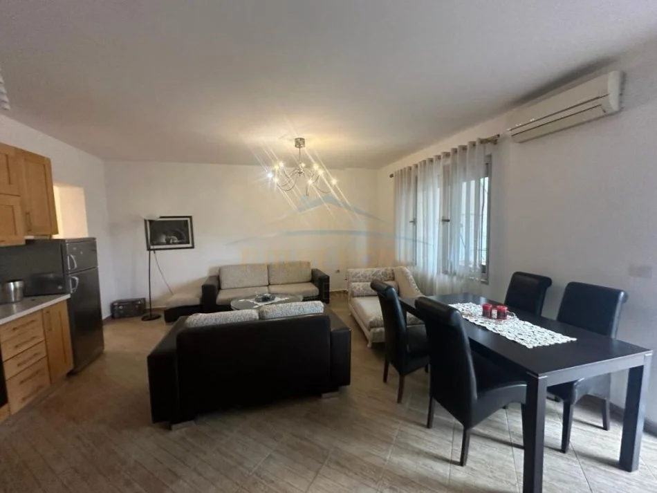 Qera, Apartament 1+1+Verande, pranë Ministrisë së Jashtme, Tiranë. AREA38851