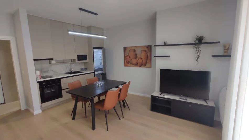 Tirane, jepet me qera apartament 1+1+Ballkon Kati 5, 55 m² 600 € (Xhamia e Tabakeve, prane Klinikes Glozheni)