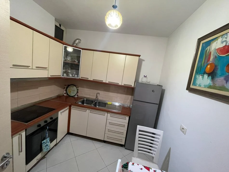 Tirane, jap me qera apartament 2+1+Ballkon Kati 7, 115 m² 700 € (Don Bosko)